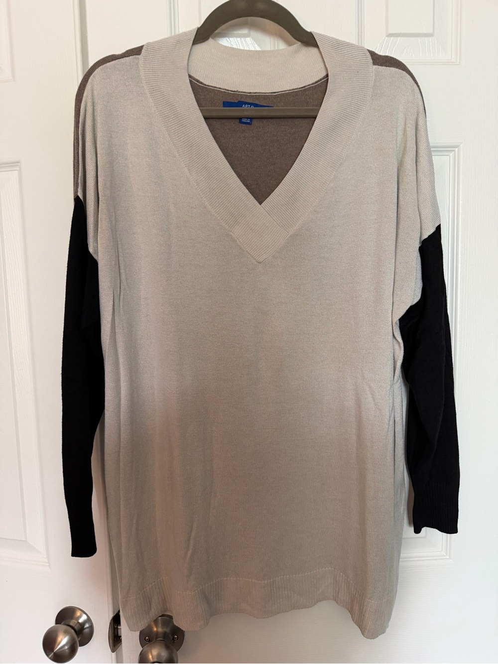 Apt. 9 Colorblock V-Neck Lightweight Sweater - Light Taupe with Black Sleeves